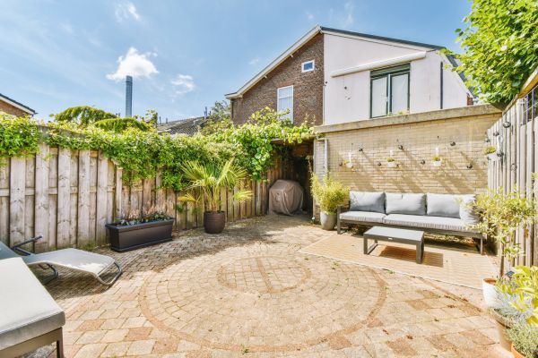 Cost of Courtyard Patio Service in Salinas